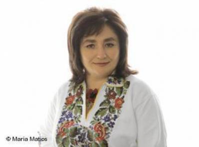 Матіос подарувала сільській бібліотеці книжки з власної колекції