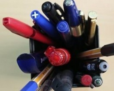 Жінки подарували Януковичу ручку для підписання угоди про асоціацію з ЄС